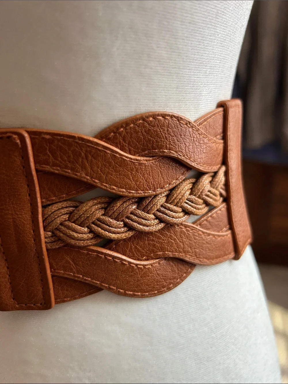 Source Unknown Tan Braided Stretch Waist Belt with Gold Clasp